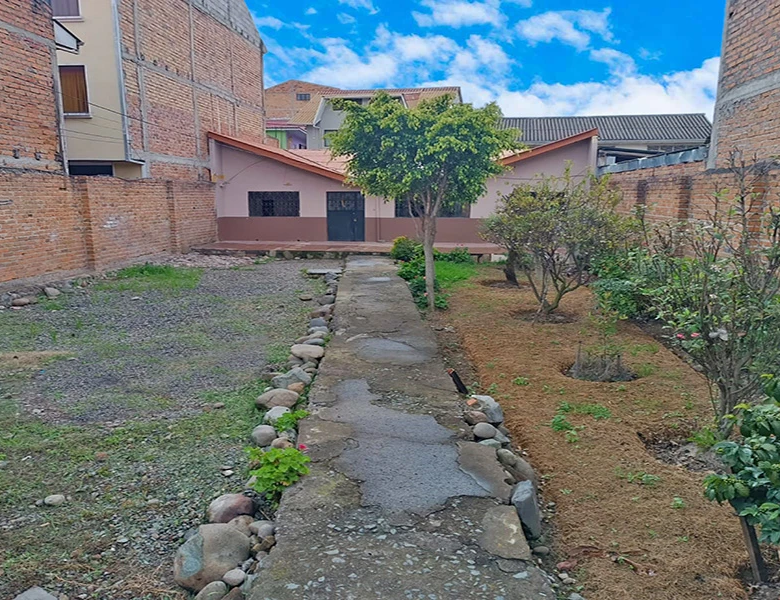 TERRENO EN VENTA CON CASA PLANTA BAJA – IDEAL PARA TALLERES.