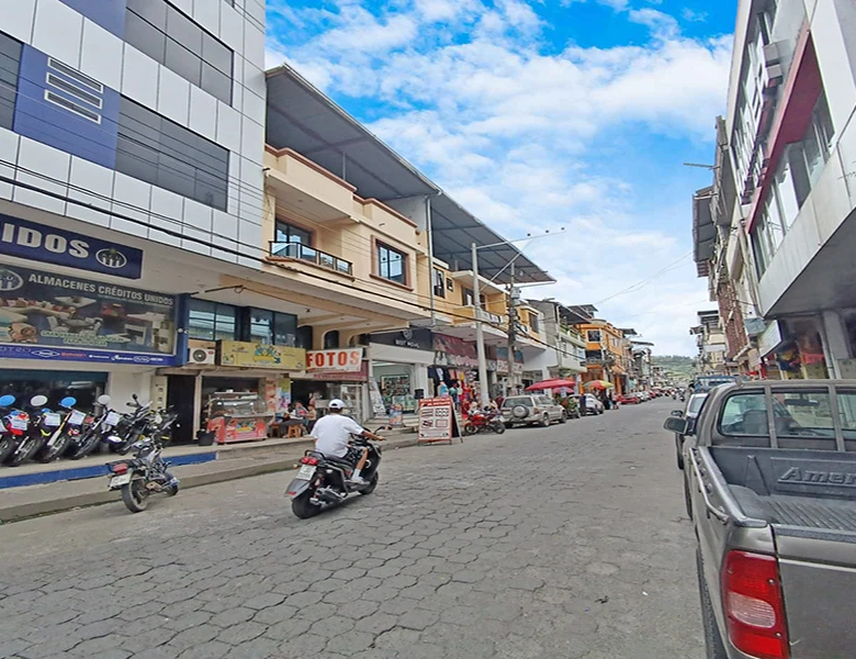 CASA SUPER COMERCIAL Y RENTERA, EN PLENO CENTRO – 3 LOCALES.
