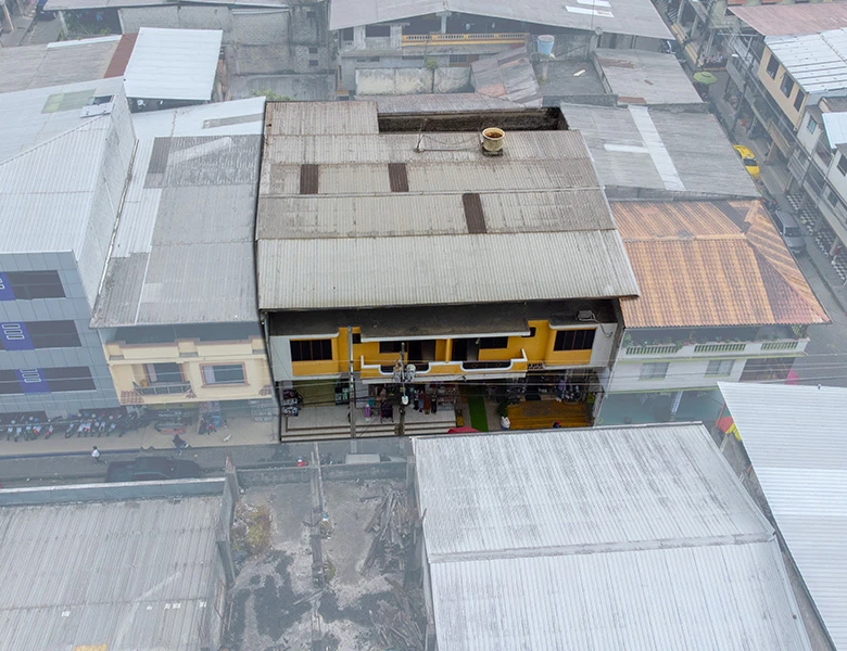 CASA SUPER COMERCIAL Y RENTERA, EN PLENO CENTRO – 3 LOCALES.