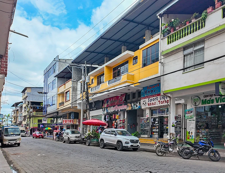CASA SUPER COMERCIAL Y RENTERA, EN PLENO CENTRO – 3 LOCALES.