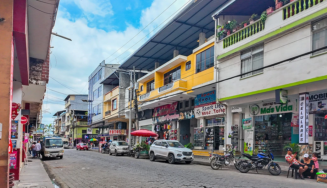 CASA SUPER COMERCIAL Y RENTERA, EN PLENO CENTRO – 3 LOCALES.