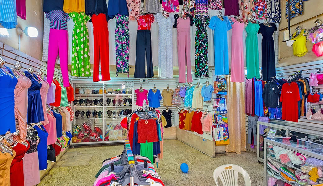 CASA SUPER COMERCIAL Y RENTERA, EN PLENO CENTRO – 3 LOCALES.