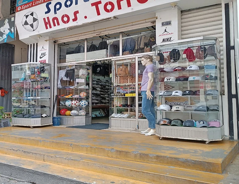 CASA SUPER COMERCIAL Y RENTERA, EN PLENO CENTRO – 3 LOCALES.
