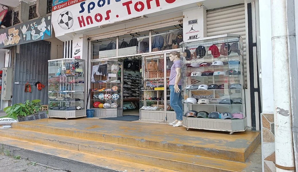 CASA SUPER COMERCIAL Y RENTERA, EN PLENO CENTRO – 3 LOCALES.