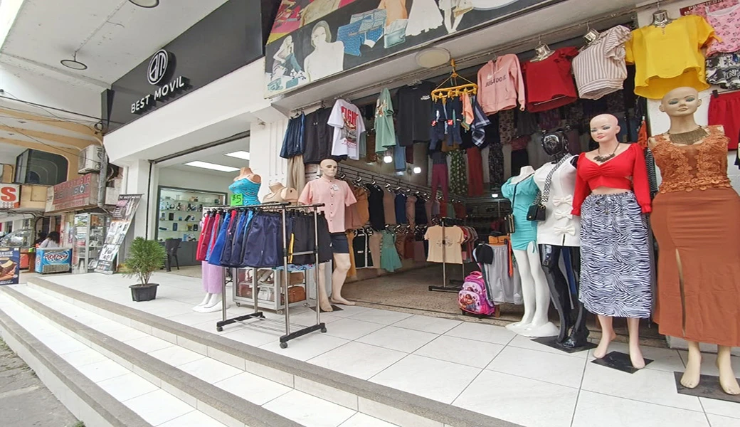 CASA SUPER COMERCIAL Y RENTERA, EN PLENO CENTRO – 3 LOCALES.