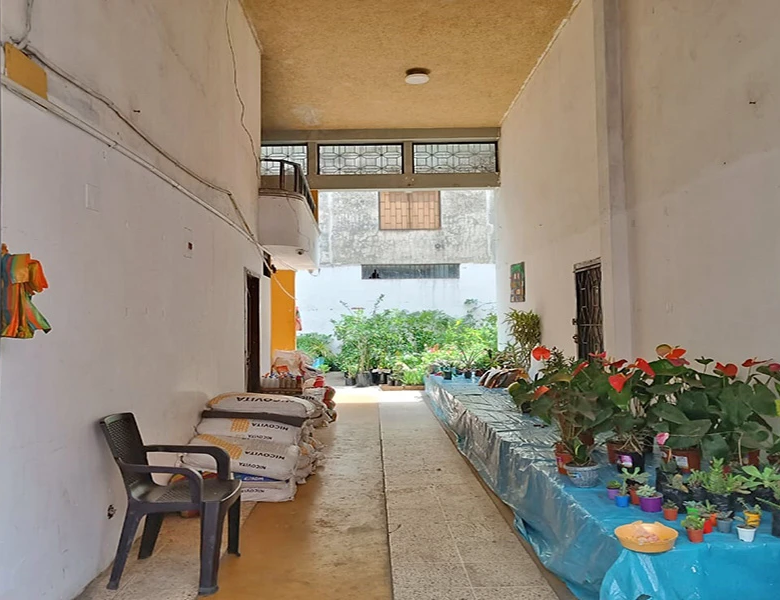 CASA SUPER COMERCIAL Y RENTERA, EN PLENO CENTRO – 3 LOCALES.