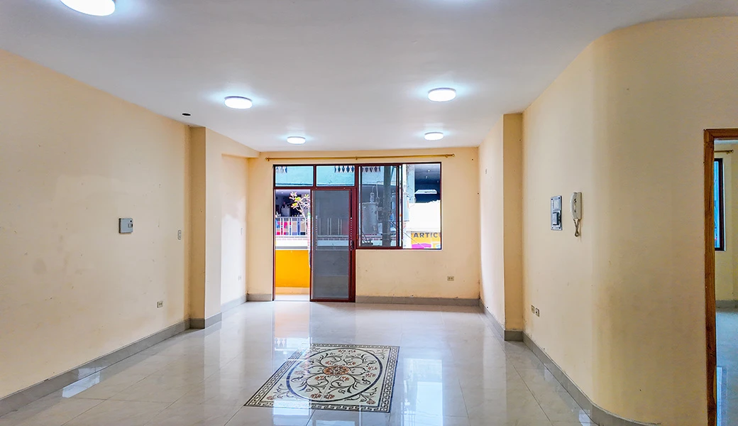 CASA SUPER COMERCIAL Y RENTERA, EN PLENO CENTRO – 3 LOCALES.
