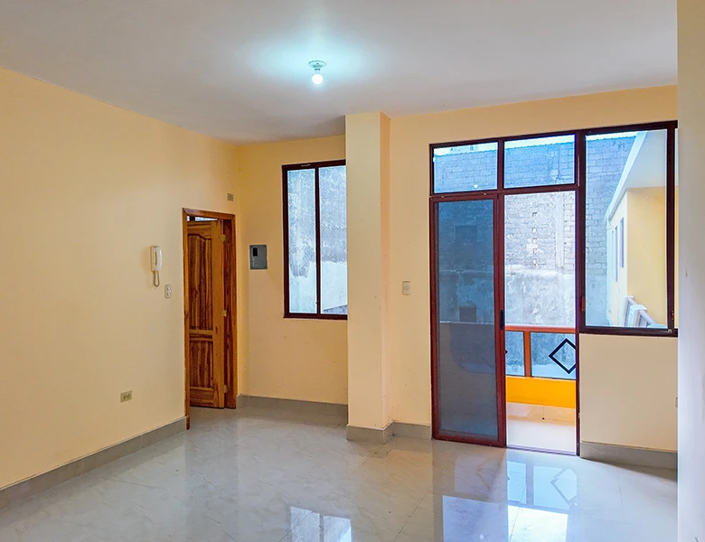 CASA SUPER COMERCIAL Y RENTERA, EN PLENO CENTRO – 3 LOCALES.