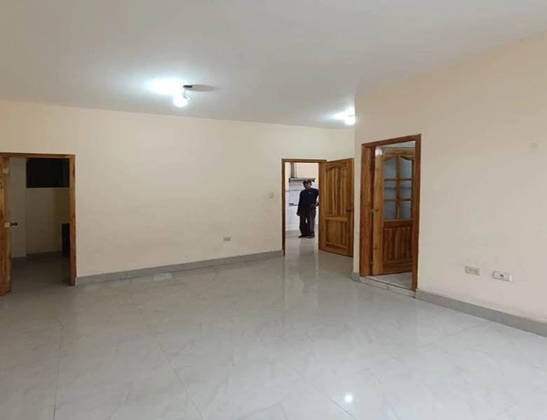 CASA SUPER COMERCIAL Y RENTERA, EN PLENO CENTRO – 3 LOCALES.