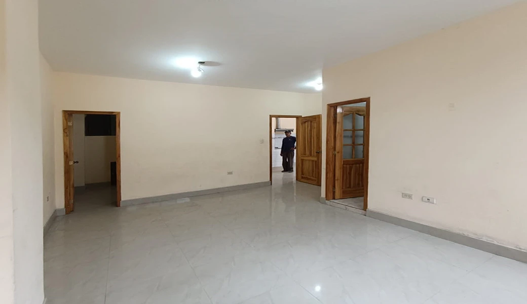 CASA SUPER COMERCIAL Y RENTERA, EN PLENO CENTRO – 3 LOCALES.