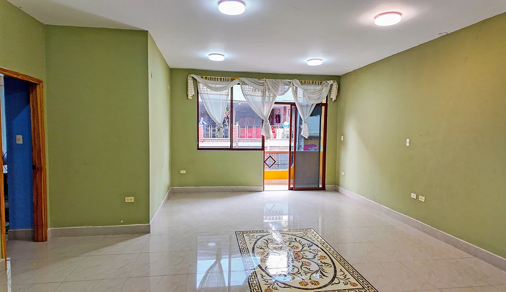 CASA SUPER COMERCIAL Y RENTERA, EN PLENO CENTRO – 3 LOCALES.