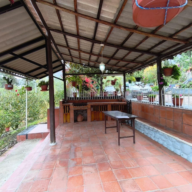 Hermosa Propiedad Familiar en Paute – Terreno de 8.600 m²