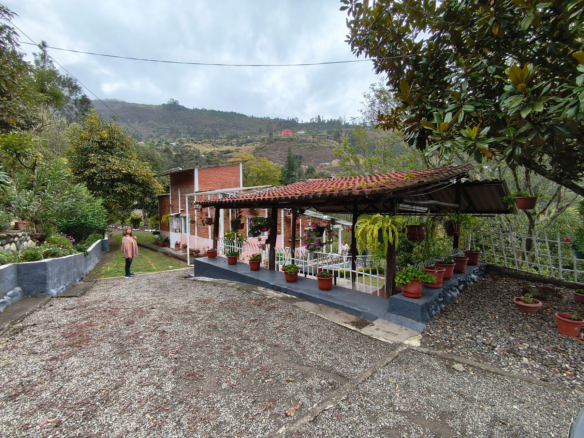 Hermosa Propiedad Familiar en Paute – Terreno de 8.600 m²