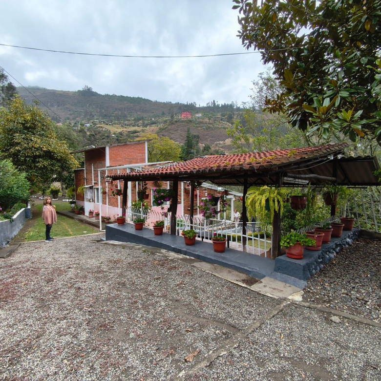 Hermosa Propiedad Familiar en Paute – Terreno de 8.600 m²